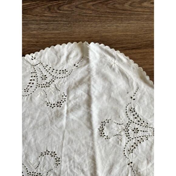 Antique Table Place Setting Doily White Cotton Cutwork Embroidery Scalloped Edge - Picture 6 of 9
